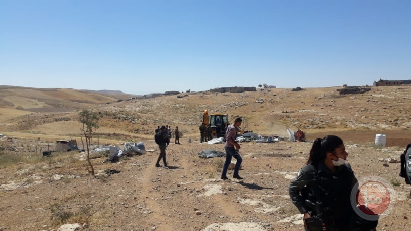 الاحتلال يهدم مساكنا وخيما جنوب الخليل