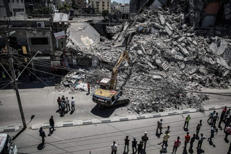 أطقم هندسية مصرية تُشارك بإزالة ركام المباني في غزة