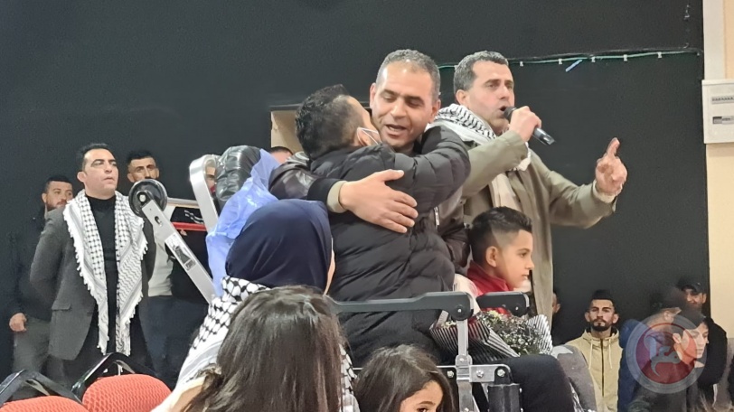 شاهد- كايد الفسفوس يعانق الحرية بعد إضراب استمرّ 131 يوما