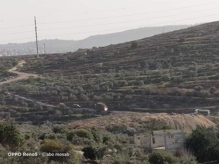 الاحتلال يجرف ويغلق الطرق المؤدية إلى جبل صبيح