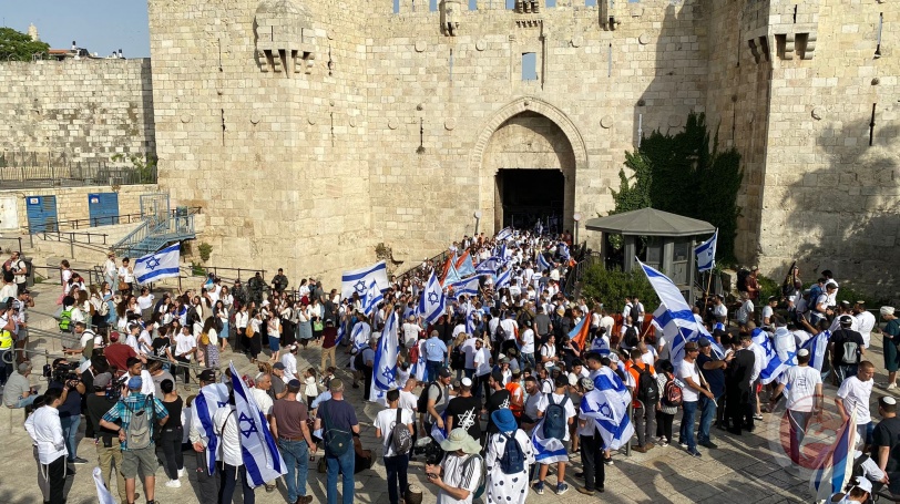 مسيرة أعلام فلسطينية تزامنا مع مسيرة المستوطنين في القدس