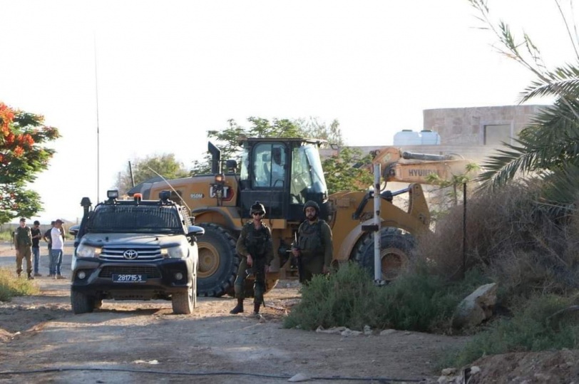 قوات الاحتلال تهدم 6 منازل وفيلا شرق أريحا
