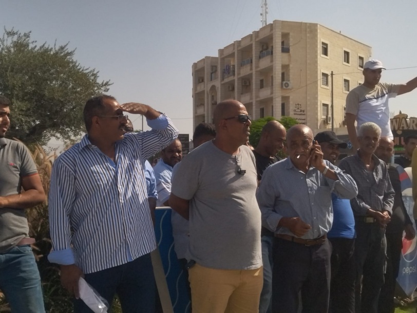 أريحا- أهالي الديوك يعتصمون أمام المحكمة احتجاجا على اعتقال ابنائهم