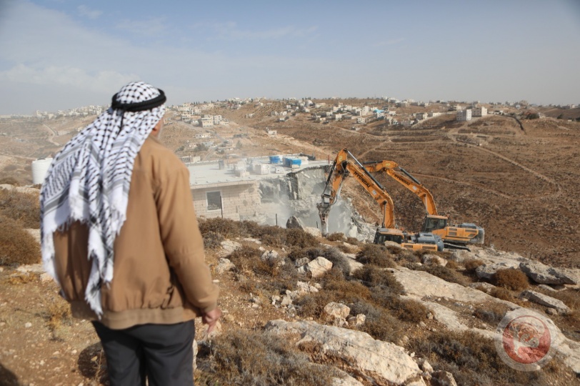 صور- الاحتلال يهدم منزلا قيد الانشاء ويعتقل مواطنين شرق الخليل