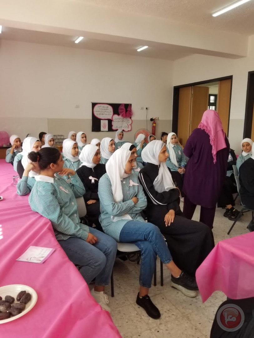 دائرة المرأة في نقابات العمال تنظم فعالية تثقيفية بمدرسة صبحة الحرازين الثانوية للبنات