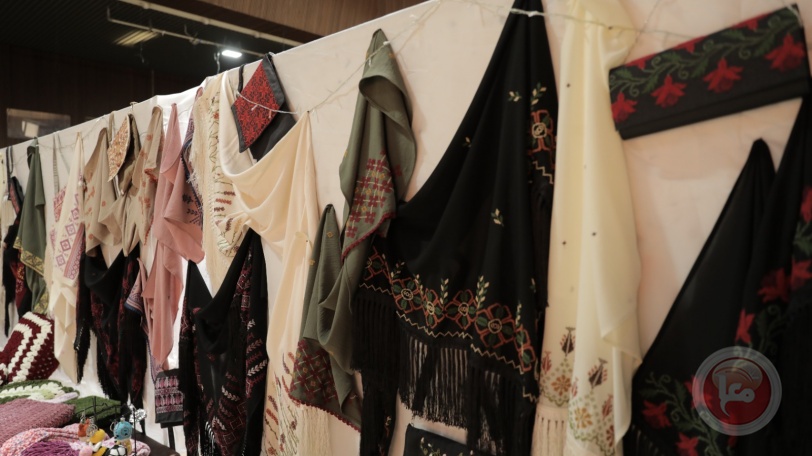 بلدية غزة تفتتح معرض "رياديات للأشغال اليدوية والفنون 2"