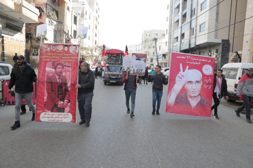 مسيرة حاشدة في غزة تضامنا مع القائد سعدات والحركة الأسيرة