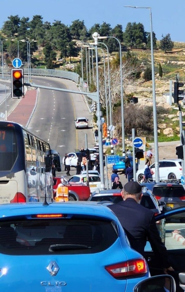 Martyrdom of the executor.. Two settlers were killed and 6 others were injured in a run-over operation in Jerusalem
