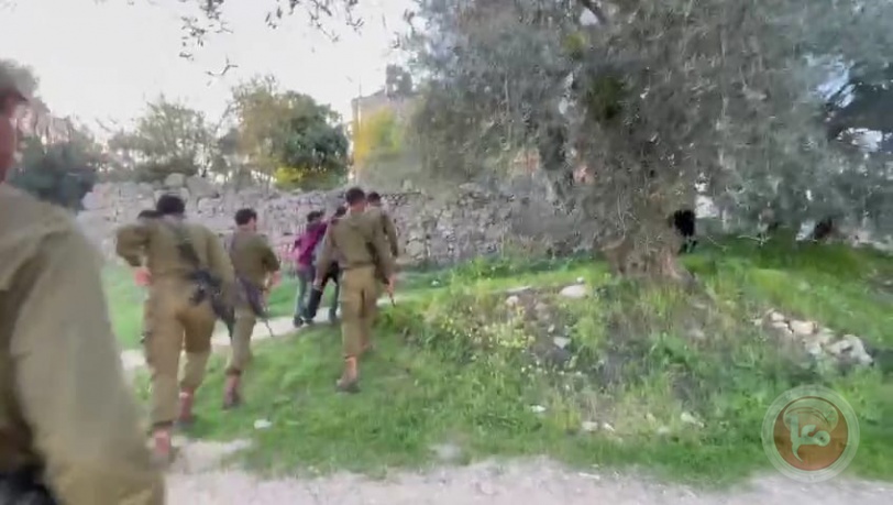 شاهد - طفل يروي تفاصيل اعتقاله والاعتداء عليه من قبل ضابط اسرائيلي