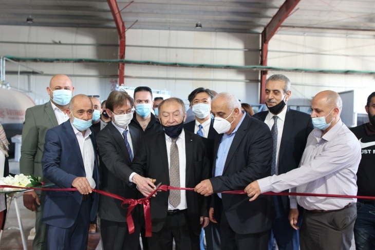 الحكومة تفتح ثلاثة مصانع جديدة في منطقة أريحا الصناعية الزراعية