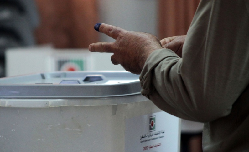 حماس: توفير الحريات الكاملة خطوة مهمة على طريق انجاز الانتخابات