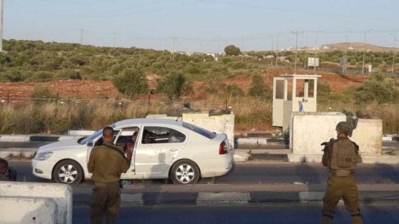 The occupation closes the Za'tara checkpoint and Hawara road, south of Nablus