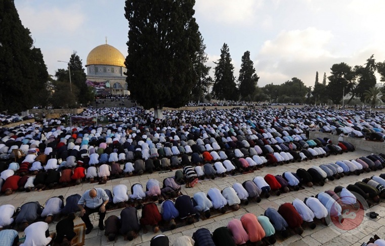 رغم القيود المشددة- 100 ألف مصلٍ يؤدون صلاة العيد في الاقصى