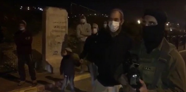 Settlers attack a civilian in Jerusalem