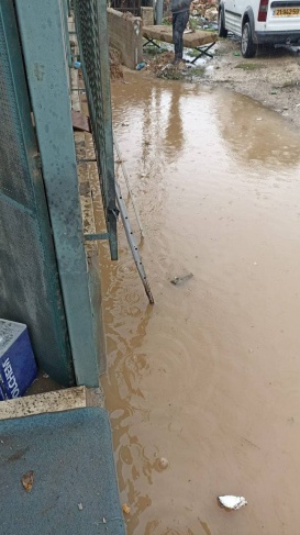 هطول الأمطار يعري إهمال بلدية الاحتلال لبلدات وأحياء القدس