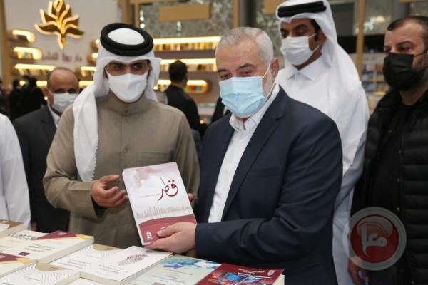 هنية يزور معرض الدوحة الدولي للكتاب برفقة وزير الثقافة القطري