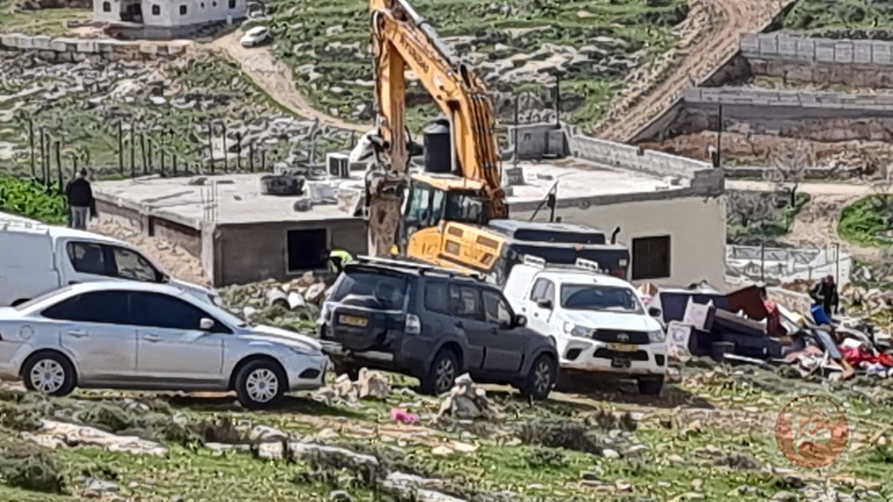 The occupation demolishes a house south of Hebron