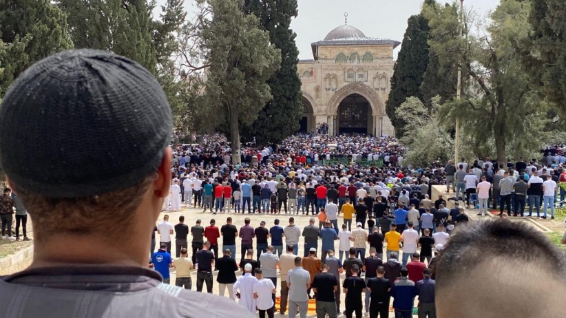 80,000 worshipers perform the first Friday prayer of Ramadan at Al-Aqsa Mosque
