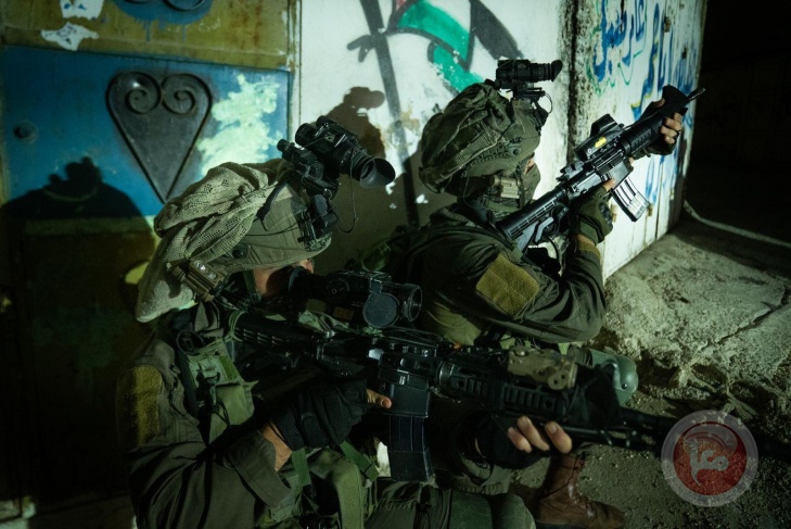 Occupation forces arrest 10 civilians