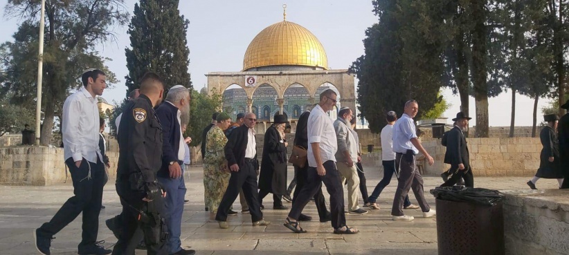 Settlers storm Al-Aqsa and the trumpet is blown from inside the Bab Al-Rahma cemetery