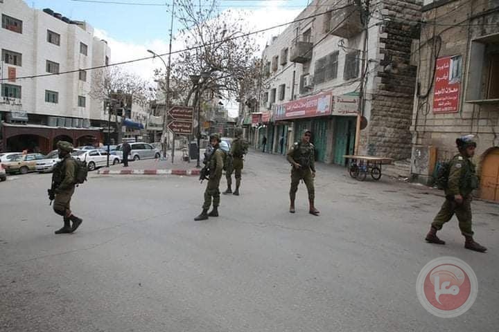 The occupation closes the center of Hebron in preparation for the storming of settlers