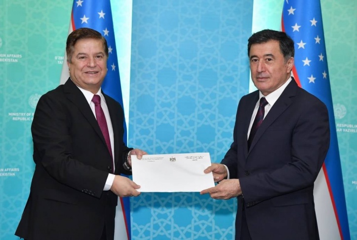 السفير جواد عواد يقدم نسخة من أوراق اعتماده لدى أوزباكستان