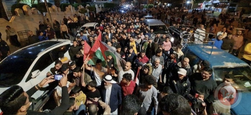 A massive demonstration in front of Al-Sinwar's house, denouncing the threats to assassinate him