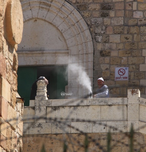 The Judaization of Hebron - the occupation authorities begin to cut the stairs of the Ibrahimi Mosque