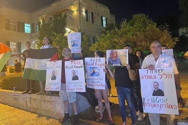 A stand of support for the detainees, Awawda and Rayan, in Haifa