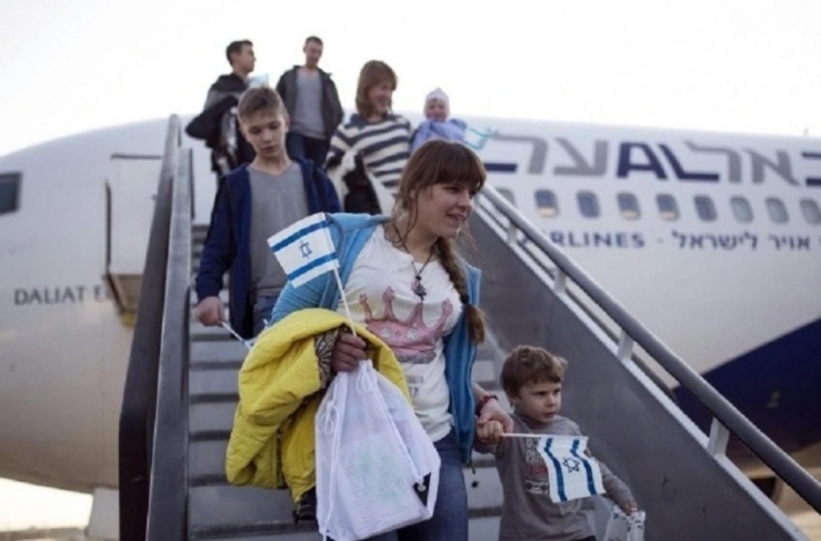 إسرائيل تتخذ قرارا جديدا بشأن المهاجرين الأوكرانيين... وزيلينسكي يعلق