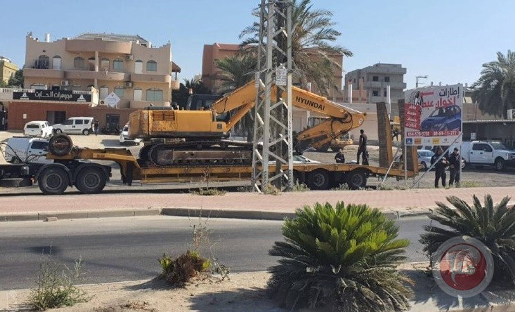 Israeli authorities demolish a building in Jaljulia