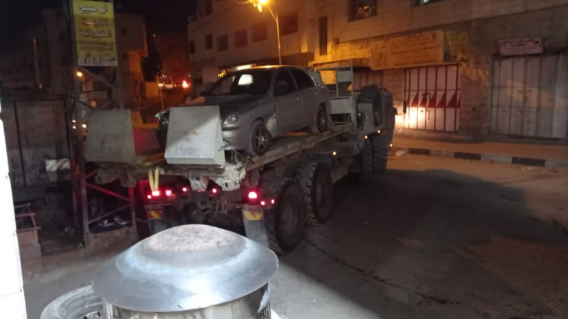 The occupation arrests a citizen and confiscates two cars from Hebron