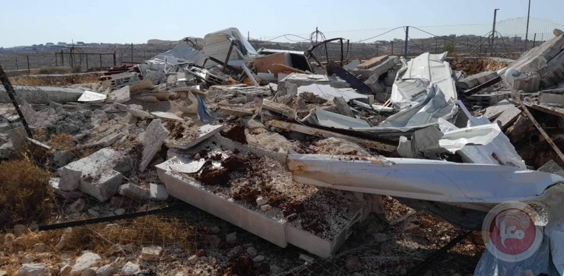 Occupation forces demolish a house southeast of Bethlehem
