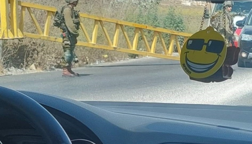 The occupation closes the Hawara military checkpoint south of Nablus