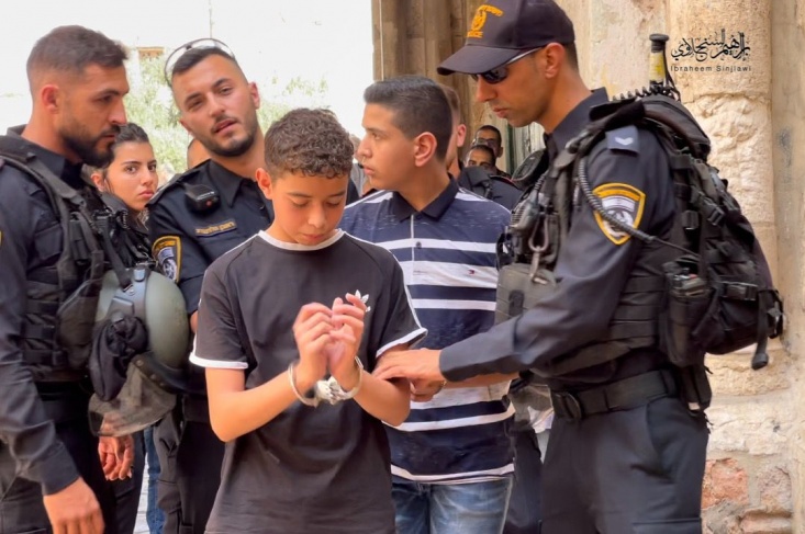Occupation arrests two boys while leaving Al-Aqsa Mosque