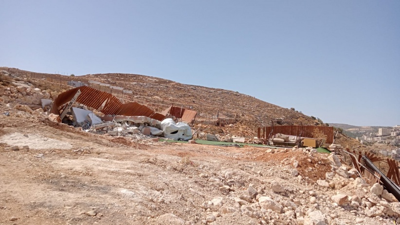 The occupation demolishes an agricultural room and notifies of 3 demolitions in Artas