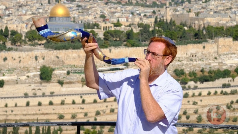 In return for financial rewards - the temple groups call for blowing the trumpet and introducing sacrifices to al-Aqsa