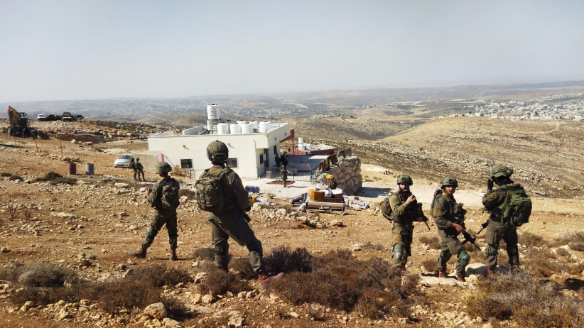 The occupation demolishes two houses in Khallet Taha, west of Dura