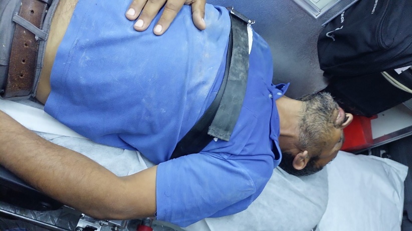 Occupation soldiers beat a civilian and transferred him to Abu Al-Hassan Al-Qasim Hospital in Yatta