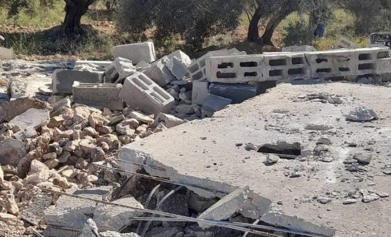The occupation demolishes 3 agricultural rooms in Kafr El Deek