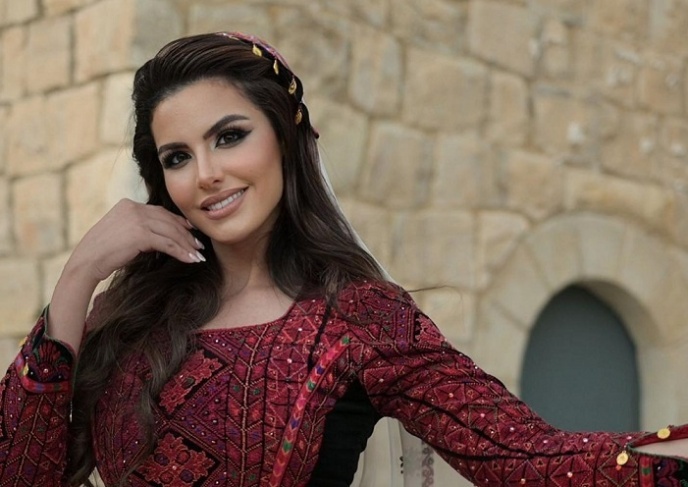 ملكة جمال فلسطين نادين أيوب تفوز بجائزة عالمية