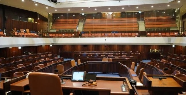 Postponing the election of an interim speaker for the Israeli Knesset until Tuesday