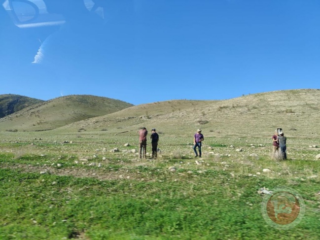 Settlers fence off land in the northern Jordan Valley