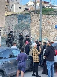 The occupation raids a meeting of parents of Jerusalem students in Al-Isawiya