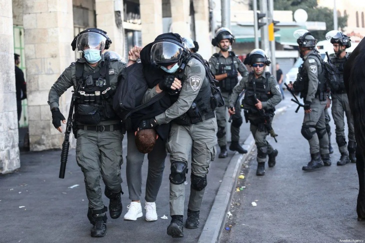 Occupation forces arrest a boy from Jerusalem