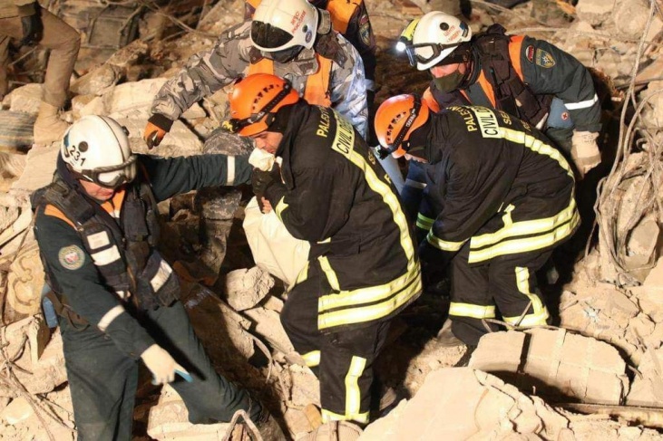 The Palestine team retrieves 6 bodies from the rubble of the earthquake in Turkey and Syria