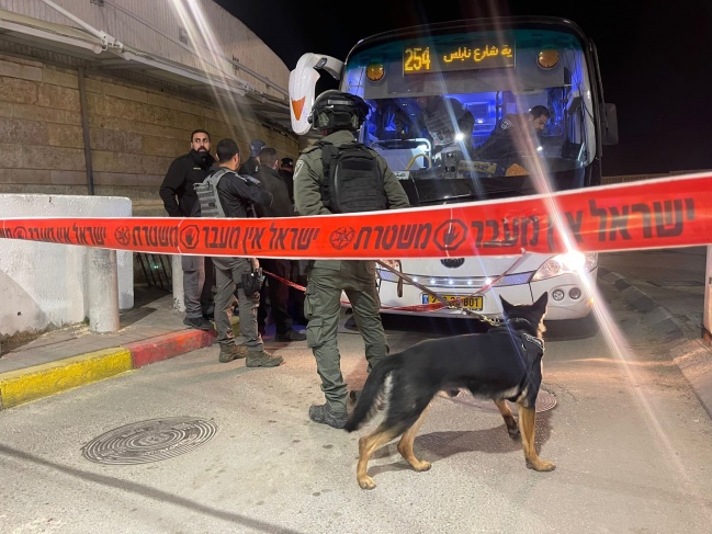 Two accused of “stabbing” - the occupation forces stormed the homes of Al-Zalbani and a developer in Shuafat refugee camp