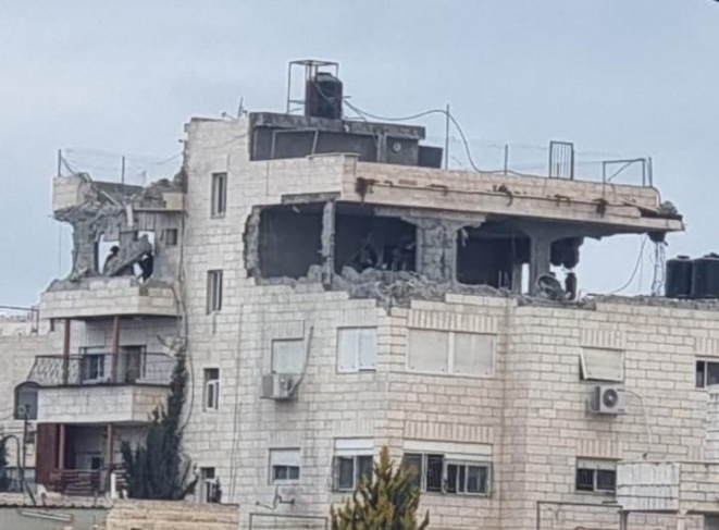 The occupation blows up the house of the martyr Al-Ja'bari in Hebron