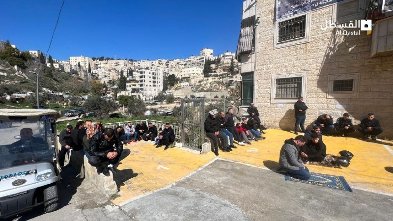 Friday prayer in front of a building threatened with demolition in Silwan