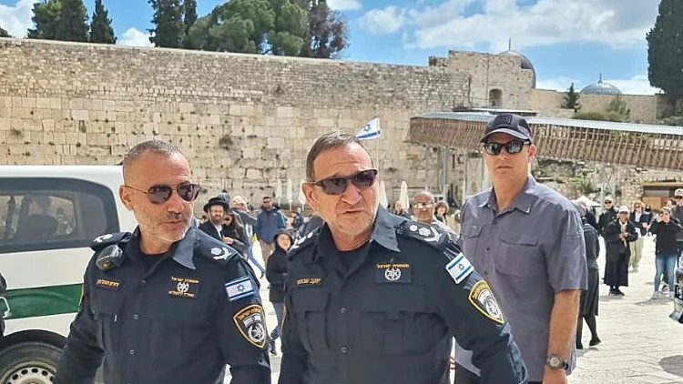 The occupation police chief calls on settlers to take up arms